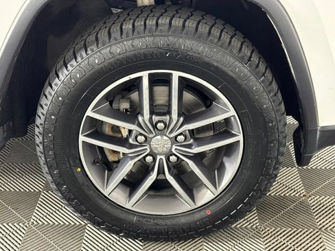 Used 2018 Jeep Grand Cherokee Limited w/ Luxury Group II AWD/4WD image 11