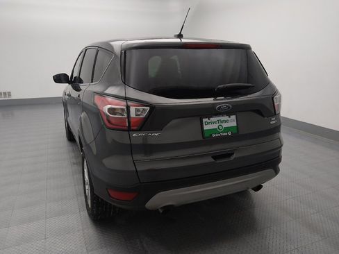 Used 2017 Ford Escape SE image 6