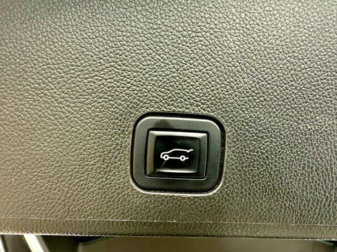 Used 2011 Cadillac SRX Luxury image 23