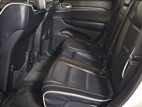 Used 2017 Jeep Grand Cherokee Overland w/ Jeep Active Safety Group image 27