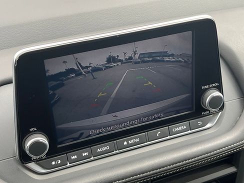 Used 2025 Nissan Rogue SV FWD image 25