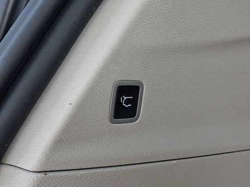Certified 2023 Chrysler Pacifica Touring-L FWD image 32