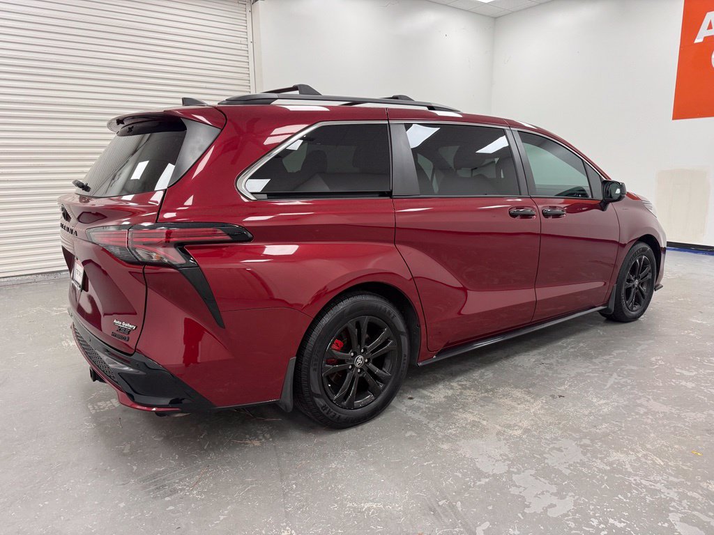 Used 2022 Toyota Sienna XSE w/ XSE Plus Package AWD/4WD image 8