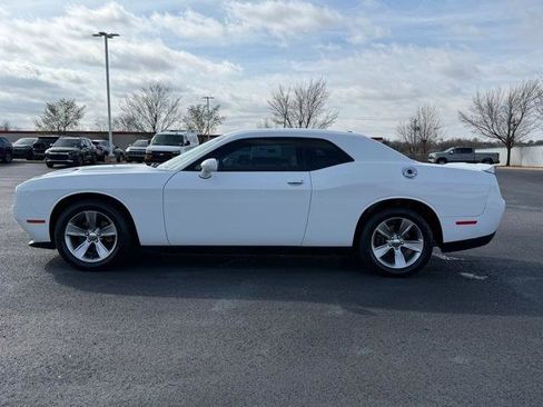 Used 2019 Dodge Challenger SXT image 9