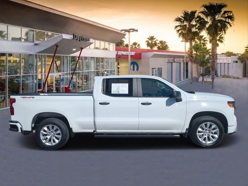 Used 2022 Chevrolet Silverado 1500 Custom image 2