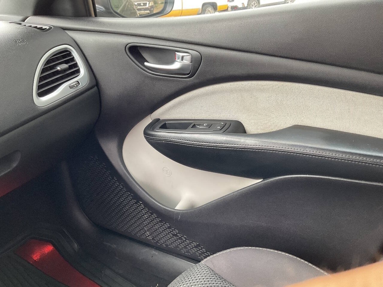 Used 2015 Dodge Dart SXT FWD image 13