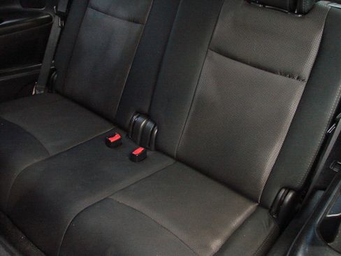 Used 2018 Nissan Pathfinder SV image 11