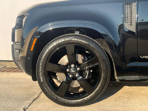 Used 2025 Land Rover Defender 110 V8 image 12