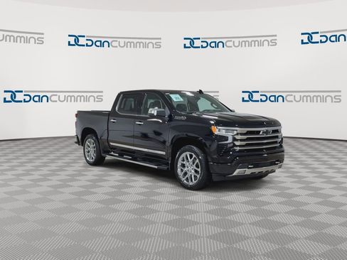Used 2024 Chevrolet Silverado 1500 High Country w/ Technology Package AWD/4WD image 3