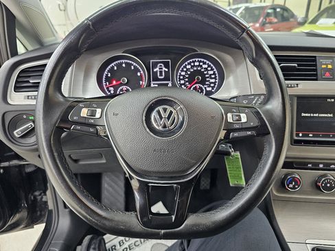 Used 2016 Volkswagen Golf S image 23