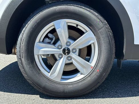 New 2026 Kia Sorento LX FWD image 17