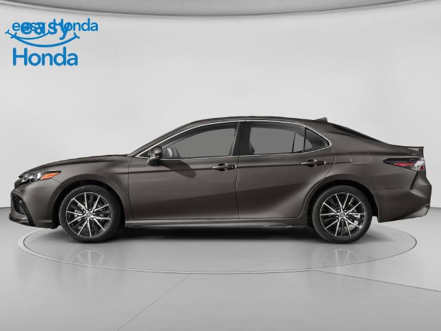 Used 2021 Toyota Camry SE w/ Convenience Package FWD image 3