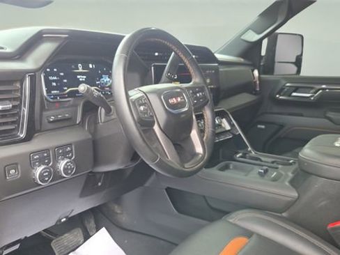 Used 2025 GMC Sierra 2500 AT4 w/ Technology Package image 32