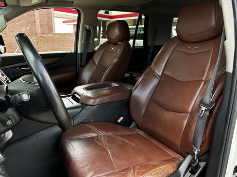 Used 2015 Cadillac Escalade Luxury RWD image 27