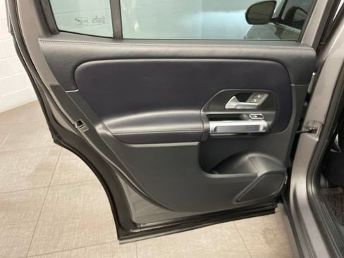 Used 2021 Mercedes-Benz GLB 250 4MATIC image 21