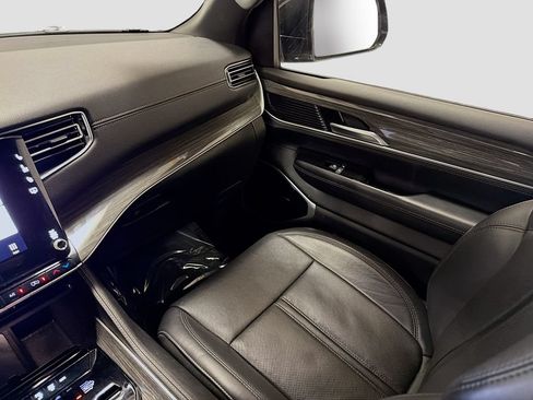 Used 2022 Jeep Wagoneer Series III w/ Premium Group I AWD/4WD image 25