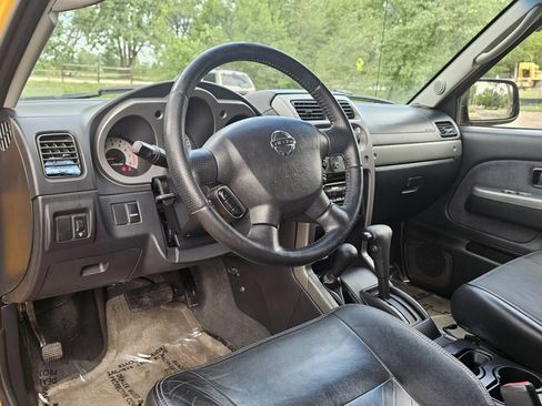 Used 2004 Nissan Xterra SE w/ (LTH) Rugged Leather Pkg AWD/4WD image 10