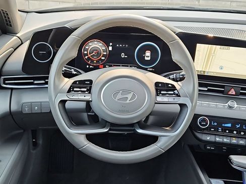 Used 2025 Hyundai Elantra SEL FWD image 23