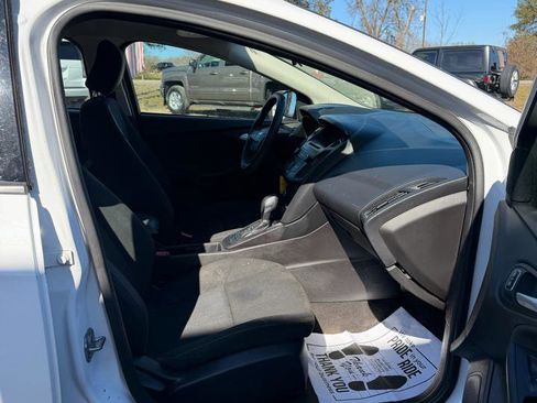 Used 2017 Ford Focus SE image 11