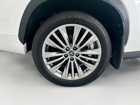 Used 2023 Toyota Highlander Platinum FWD image 29