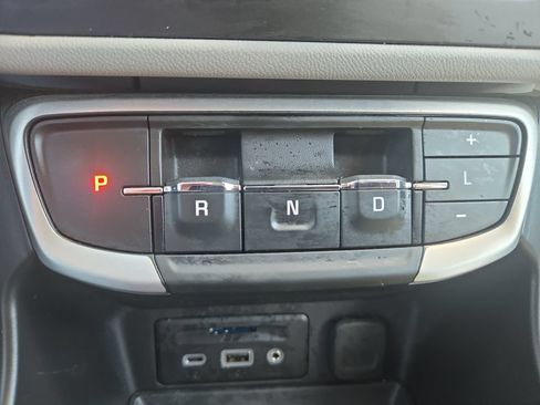Used 2024 GMC Terrain SLT AWD/4WD image 32