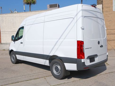 Used 2025 Mercedes-Benz Sprinter 2500 image 3