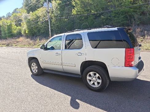 Used 2012 GMC Yukon SLT w/ SLT-2 Equipment Package image 4