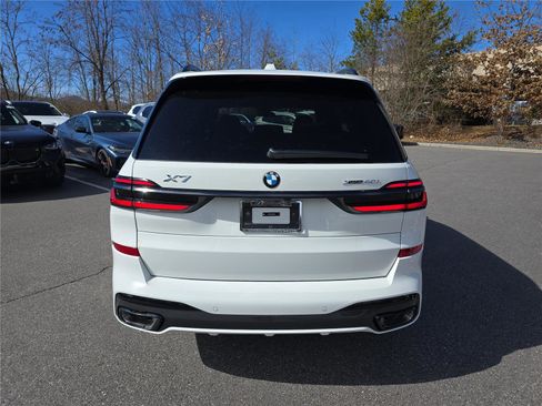 New 2026 BMW X7 xDrive40i w/ M Sport Package AWD/4WD image 4