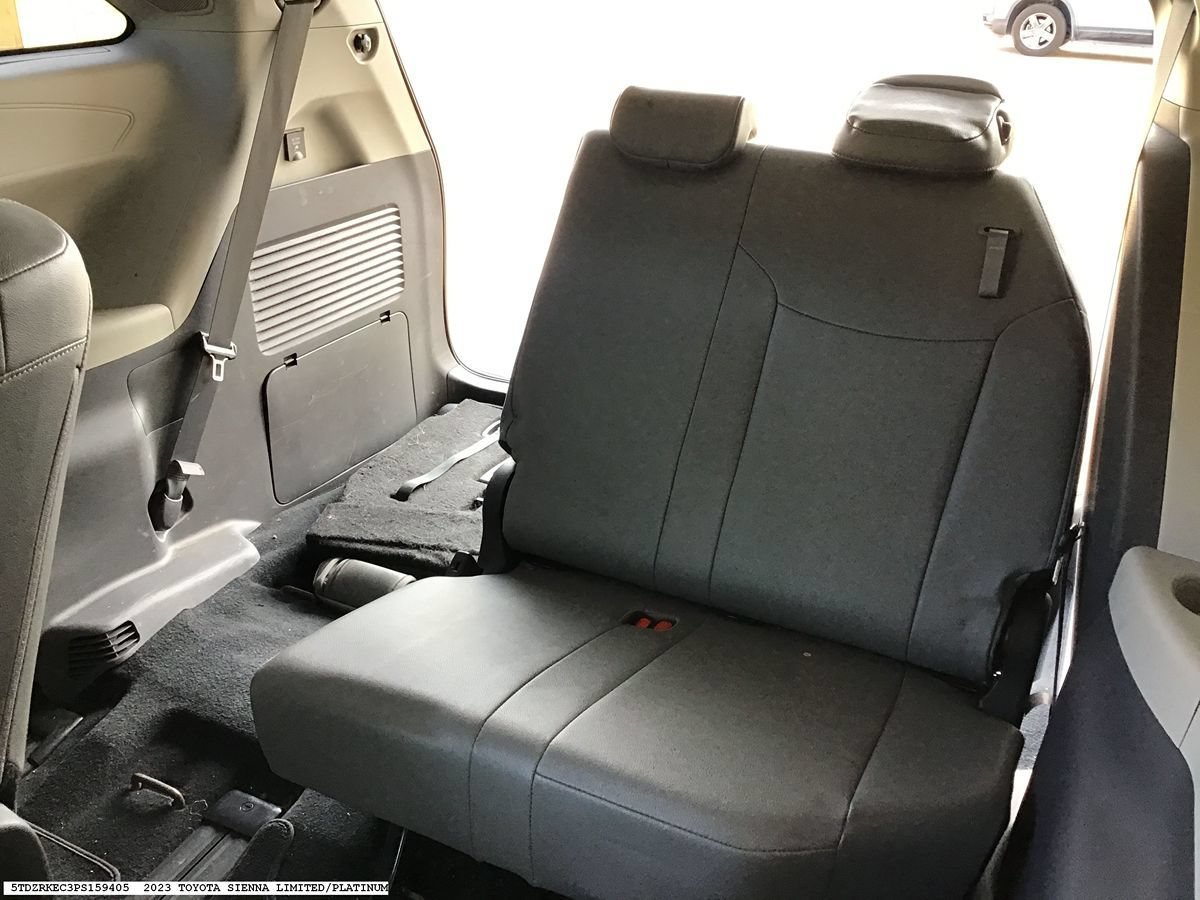 Used 2023 Toyota Sienna Limited FWD image 10