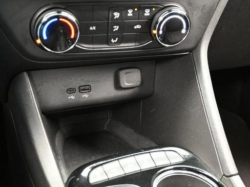 Used 2025 Buick Encore GX Preferred AWD/4WD image 34