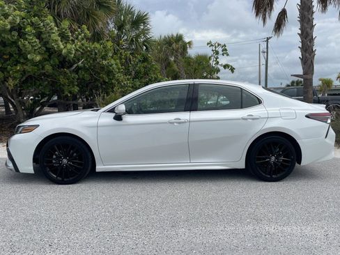 Used 2023 Toyota Camry XSE FWD image 3
