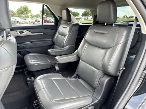 Used 2025 Ford Explorer Active w/ Active Comfort Package RWD image 22