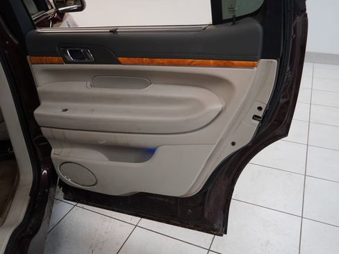 Used 2010 Lincoln MKT 2WD image 23