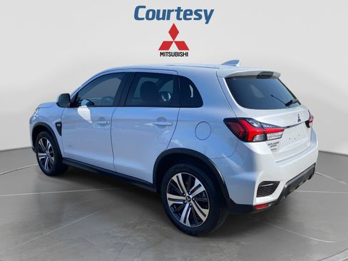 Used 2025 Mitsubishi Outlander Sport ES AWD/4WD image 3
