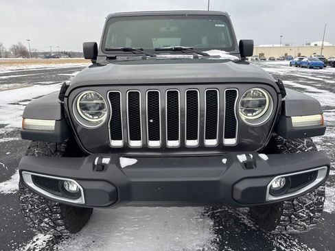 Used 2019 Jeep Wrangler Unlimited Sahara image 2