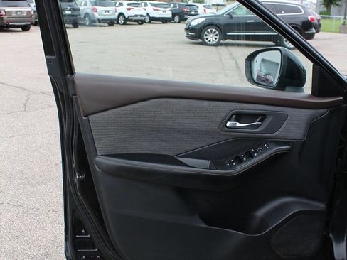 Used 2021 Nissan Rogue SV AWD/4WD image 9