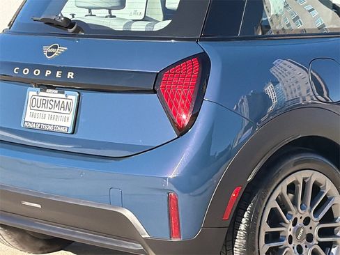 Used 2025 MINI Cooper 2-Door Hardtop image 5