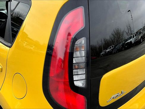 Used 2015 Kia Soul + FWD image 19