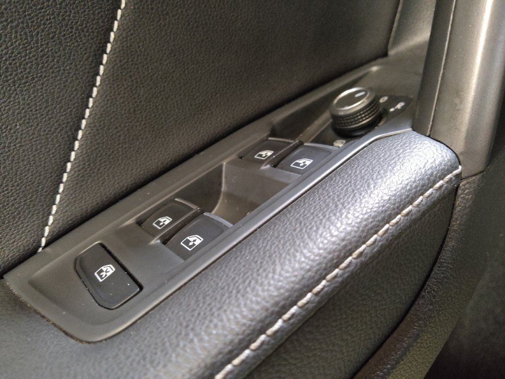 Used 2023 Volkswagen Tiguan SE w/ Panoramic Sunroof Package FWD image 27