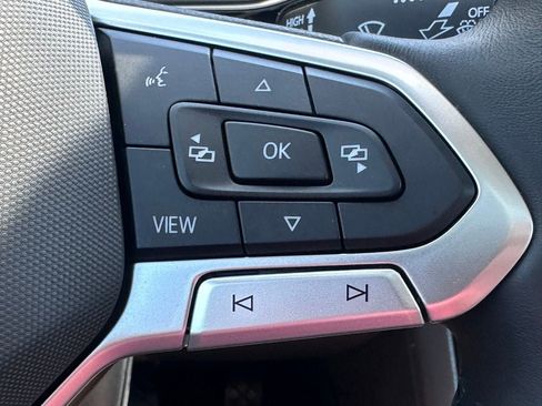 Used 2025 Volkswagen Jetta SE FWD image 26
