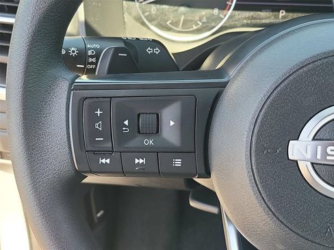Used 2024 Nissan Rogue SV AWD/4WD image 37