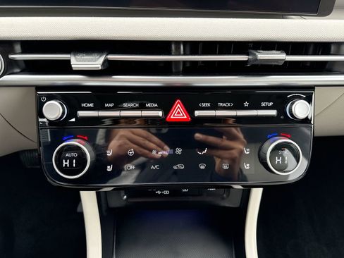 Used 2025 Hyundai Tucson Limited image 23