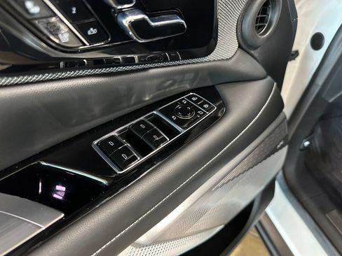 Used 2025 Cadillac Optiq Luxury 2 w/ LPO, Floor Liner Package AWD/4WD image 12