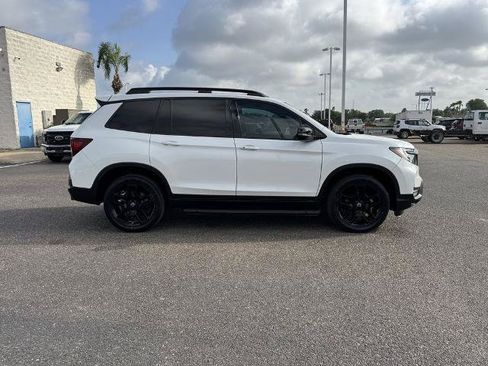 Used 2024 Honda Passport Black Edition image 2