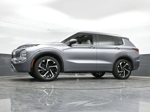Used 2023 Mitsubishi Outlander SEL AWD/4WD image 46
