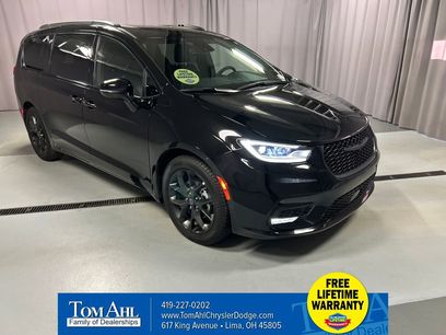 Used 2025 Chrysler Pacifica Limited