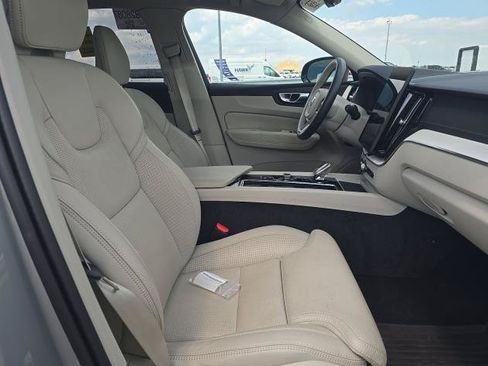 Used 2026 Volvo XC60 B5 Ultra AWD/4WD image 9