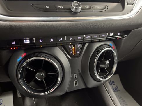 Used 2025 Chevrolet Blazer LT AWD/4WD image 12