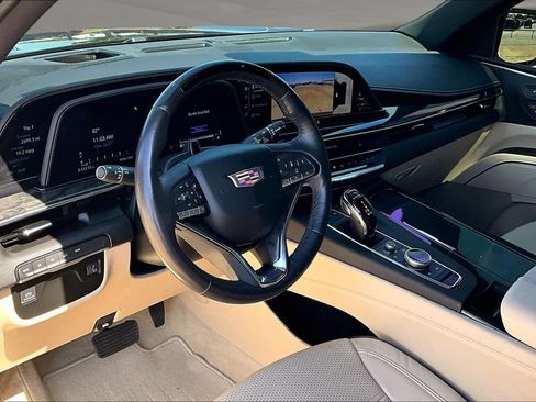 Used 2023 Cadillac Escalade ESV Premium Luxury AWD/4WD image 13