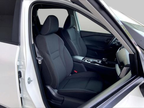 Used 2024 Nissan Rogue S AWD/4WD image 9